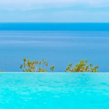 L Oasis Moderne Piscine Vue